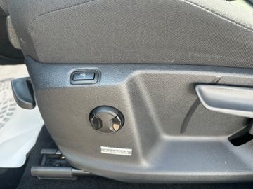 Fahrzeugabbildung Volkswagen Touran 2.0 TDI Highline 7 Sitze LED