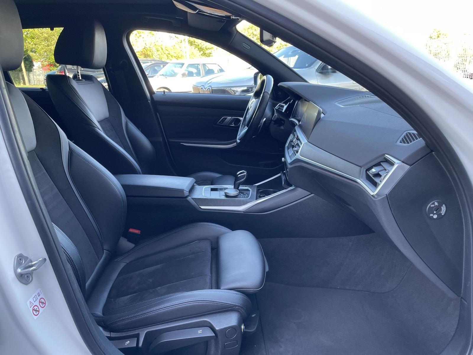 BMW M340i xDrive Touring PANO ACC LASER H/K HUD