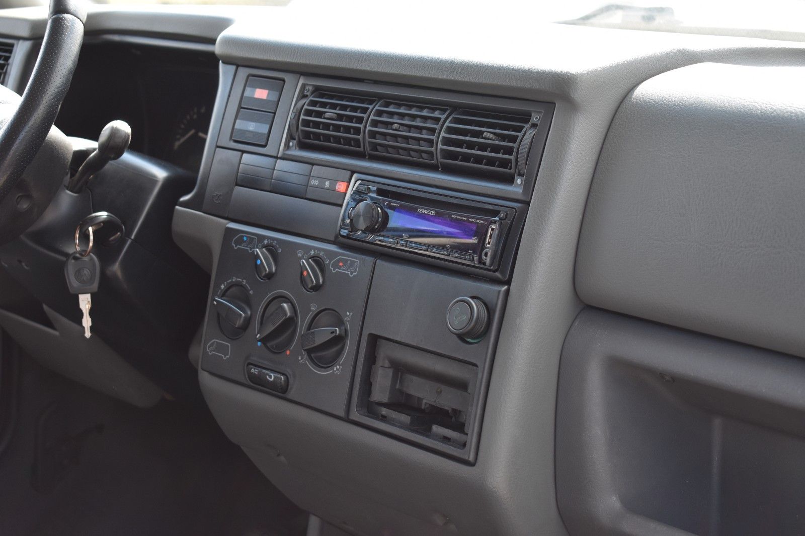 Fahrzeugabbildung Volkswagen T4 Caravelle 2.5 TDI KLIMA/SERVO/ABS/AHK