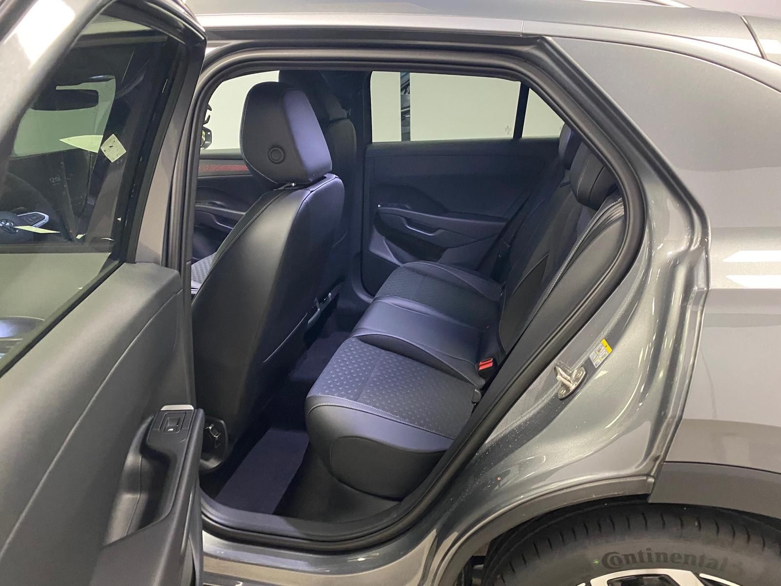 Fahrzeugabbildung Volkswagen T-Roc 1.5 eTSI R-Line NEUES MODELL AHK+ACC+KAMER
