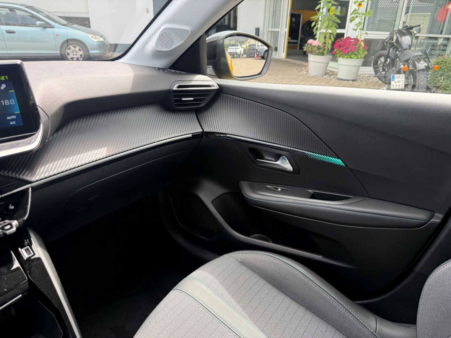 Fahrzeugabbildung Peugeot 208 -e Allure Pack SHZ+Kamera+11KW Schnelllader