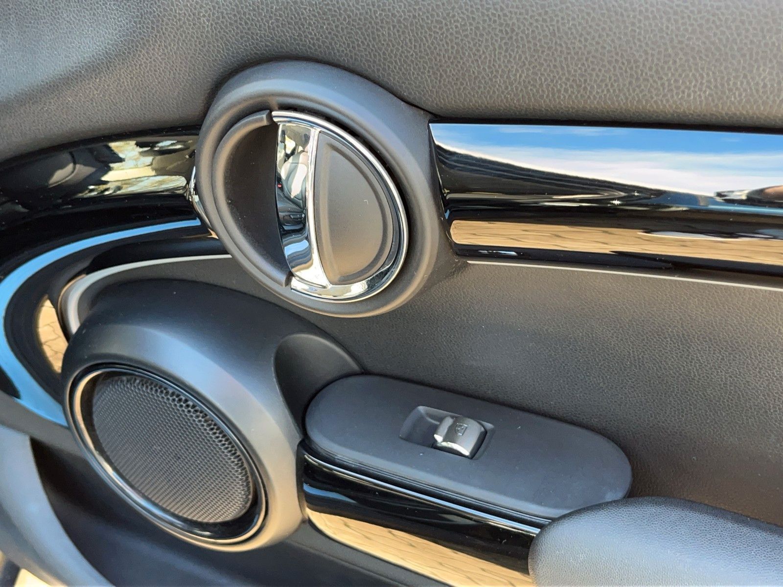 Fahrzeugabbildung MINI COOPER 5-trg.*Automatik*Navi*ViCo*Aktionsangebot
