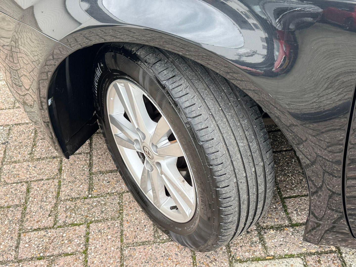 Toyota Avensis 2010 — photo 29
