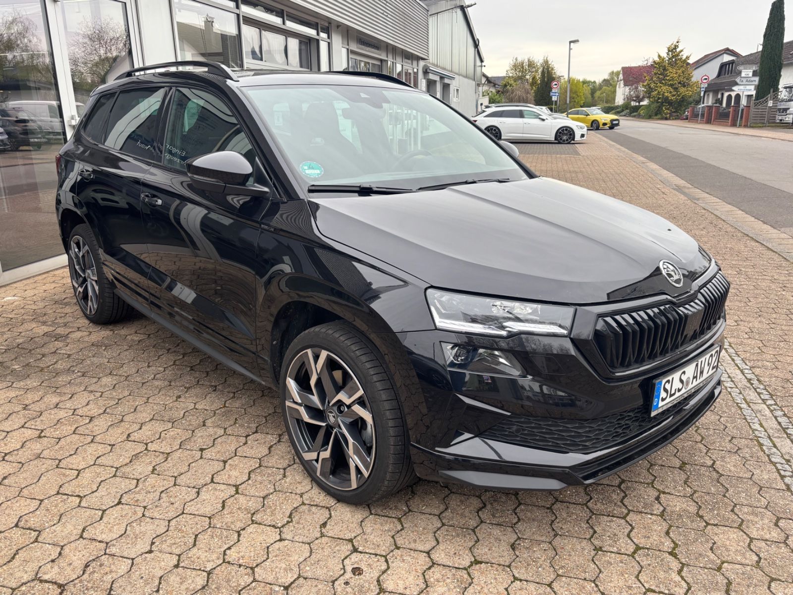 Fahrzeugabbildung SKODA Karoq Sportline 1.5 TSI Pano AHK
