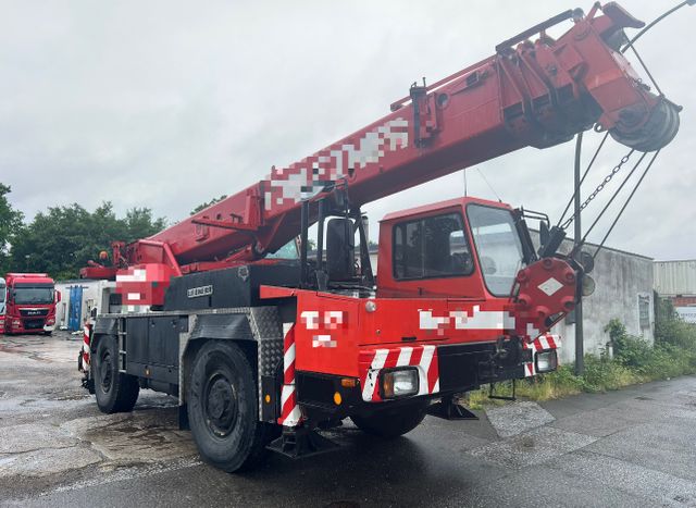 Liebherr UTM 526 4x4x4