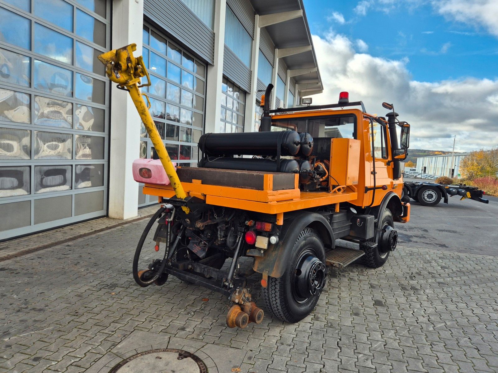 Fahrzeugabbildung Mercedes-Benz Unimog U1600 4x4 Zweiweg ZW 100 S Railway 11584h