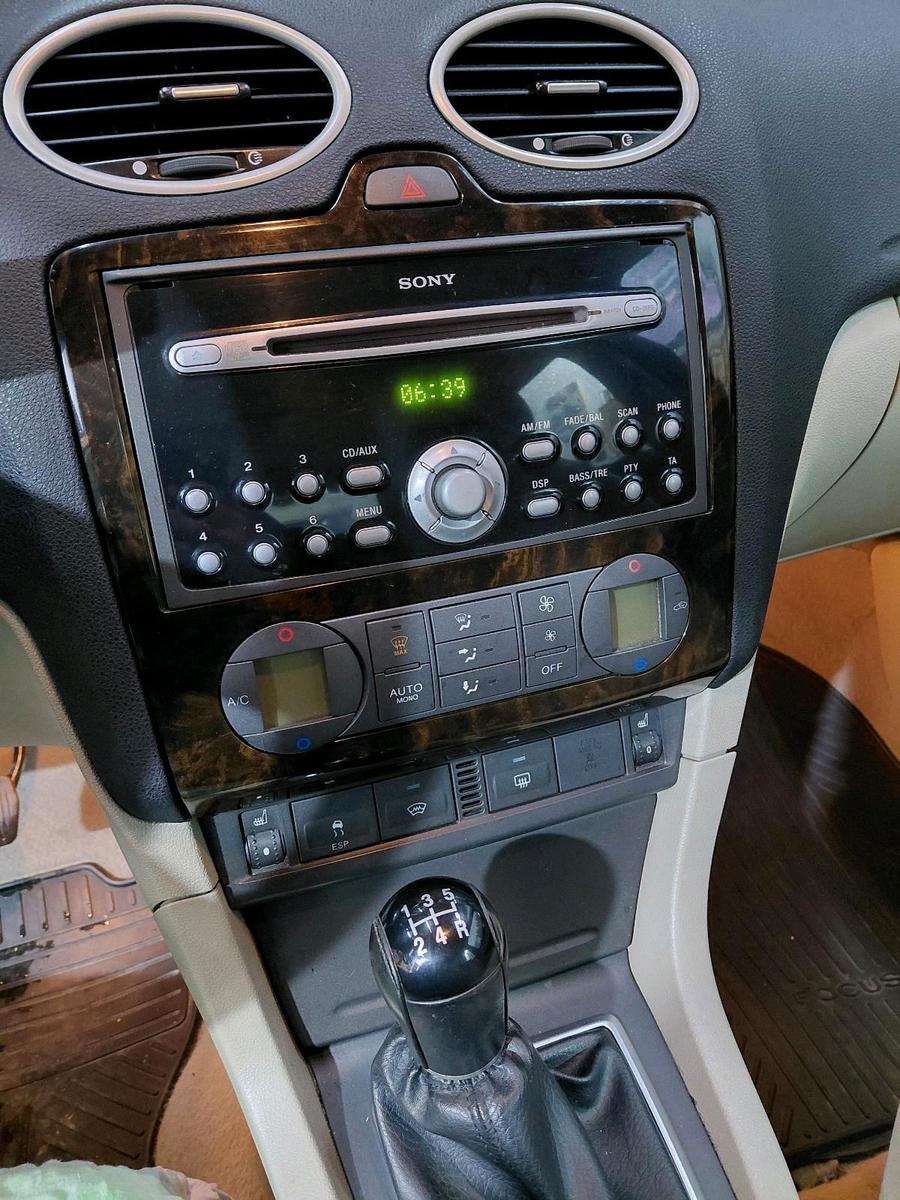 Ford Focus 2006 — photo 15