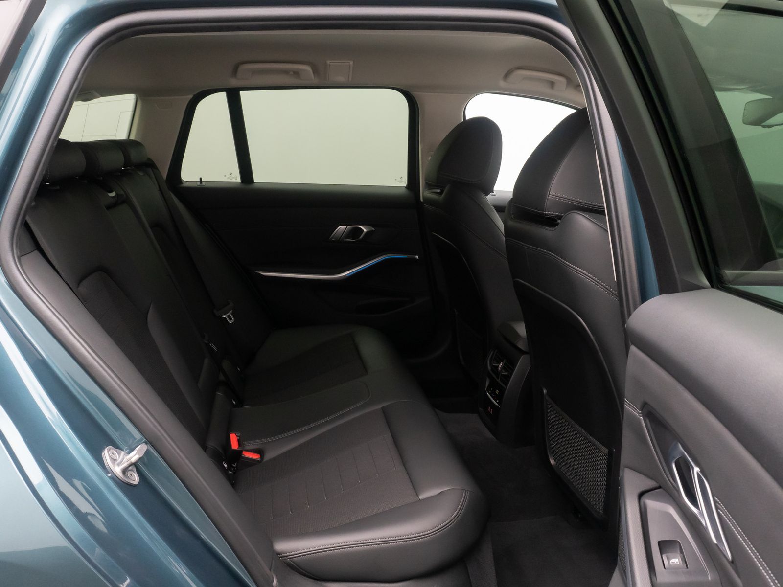 Fahrzeugabbildung BMW 330e xD SportLine Kamera DAB HiFi Stop&Go Komfor