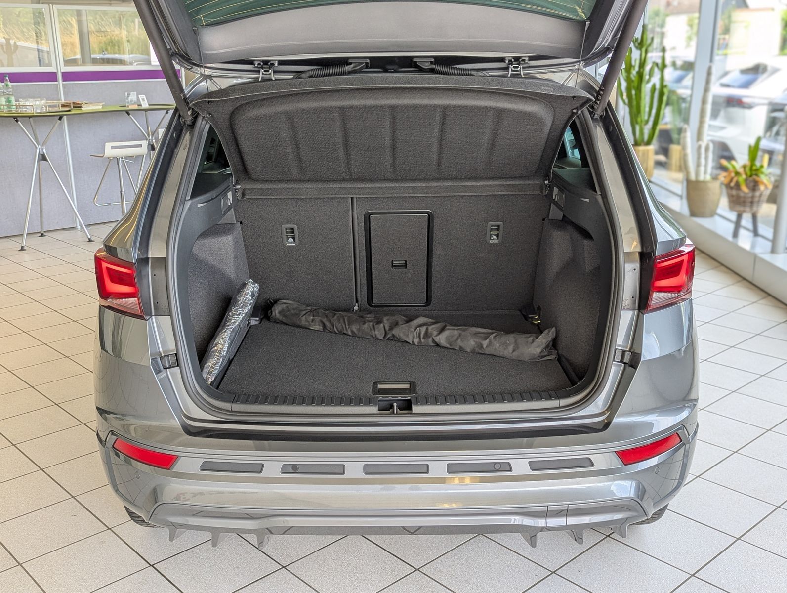 Fahrzeugabbildung CUPRA Ateca 1.5 TSI DSG Business-Plus AHK-Vorb. 19"