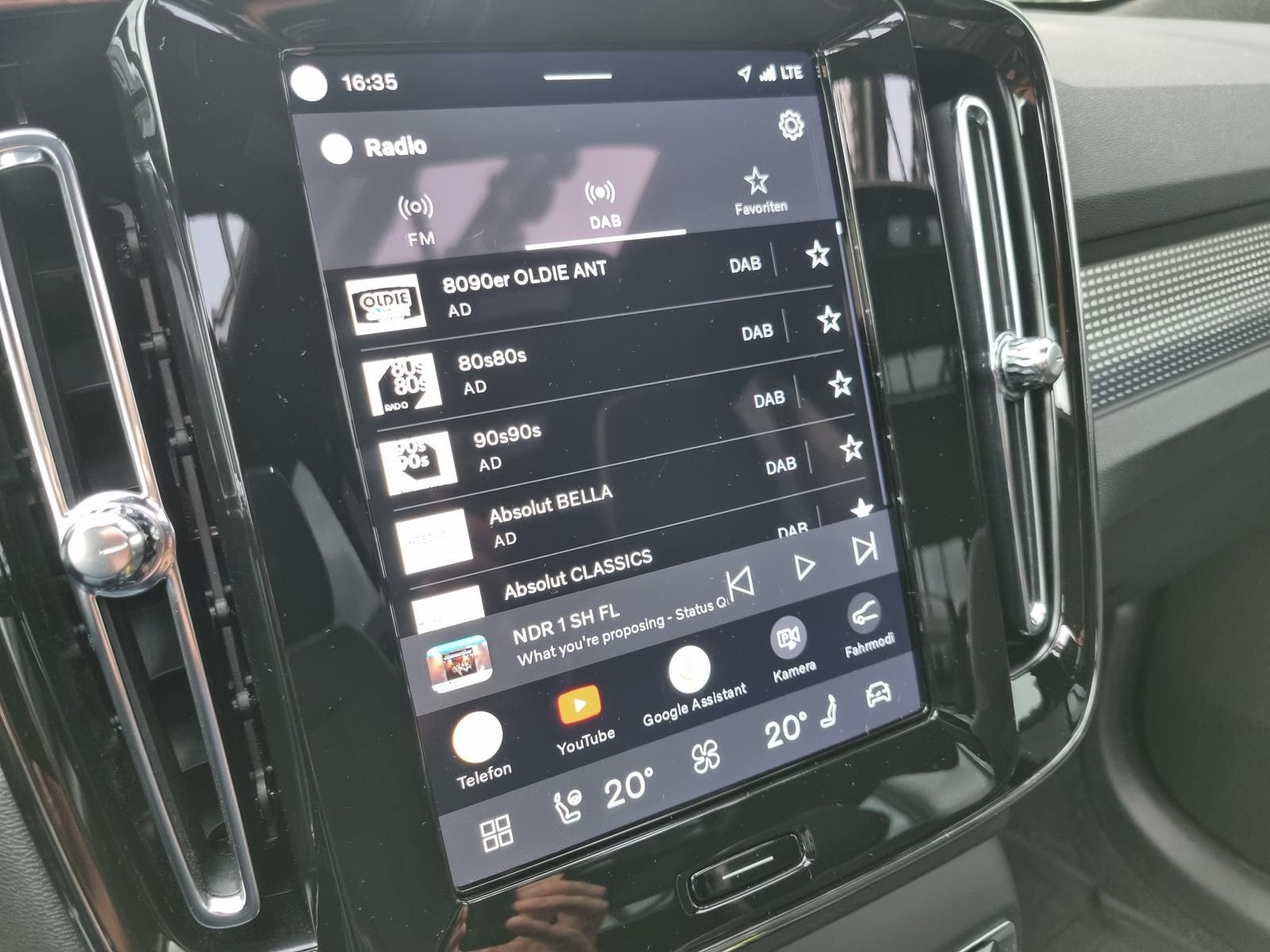 Fahrzeugabbildung Volvo XC40 B4 Ultra Dark '20 Zoll,Glasdach, 360-Cam'