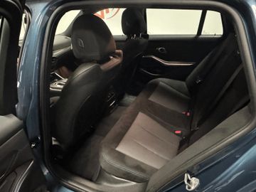 BMW 330 i Touring xDrive M Sport Navi LED Kamera