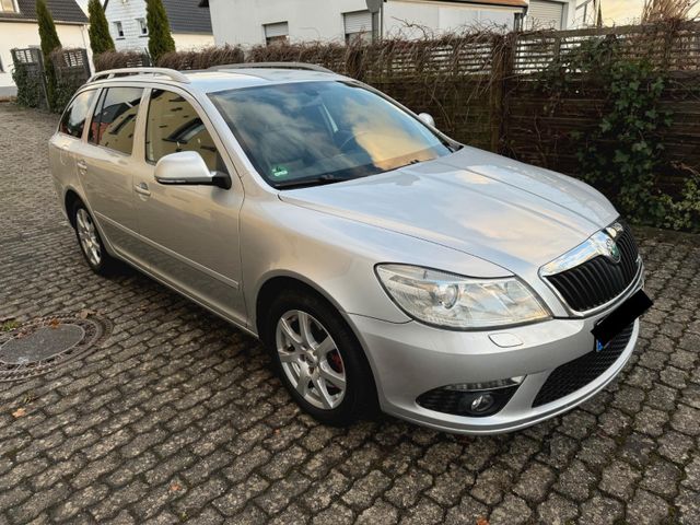 Skoda Octavia 2.0 TDI DSG RS Kombi AHK Leder