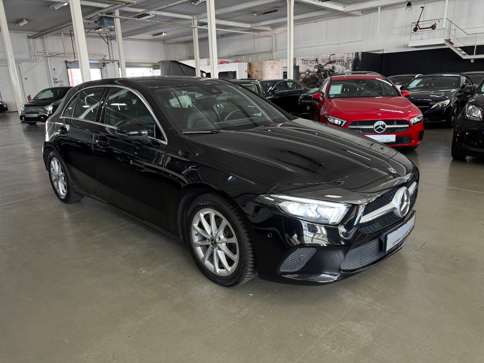 Fahrzeugabbildung Mercedes-Benz A 180 d PROGRESSIVE SPORTPAKET LED NAVI MBUX +
