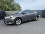 Ford Focus Titanium - Ford Focus mit Benzin-Antrieb: Standheizung, Limousine, Klimaanlage