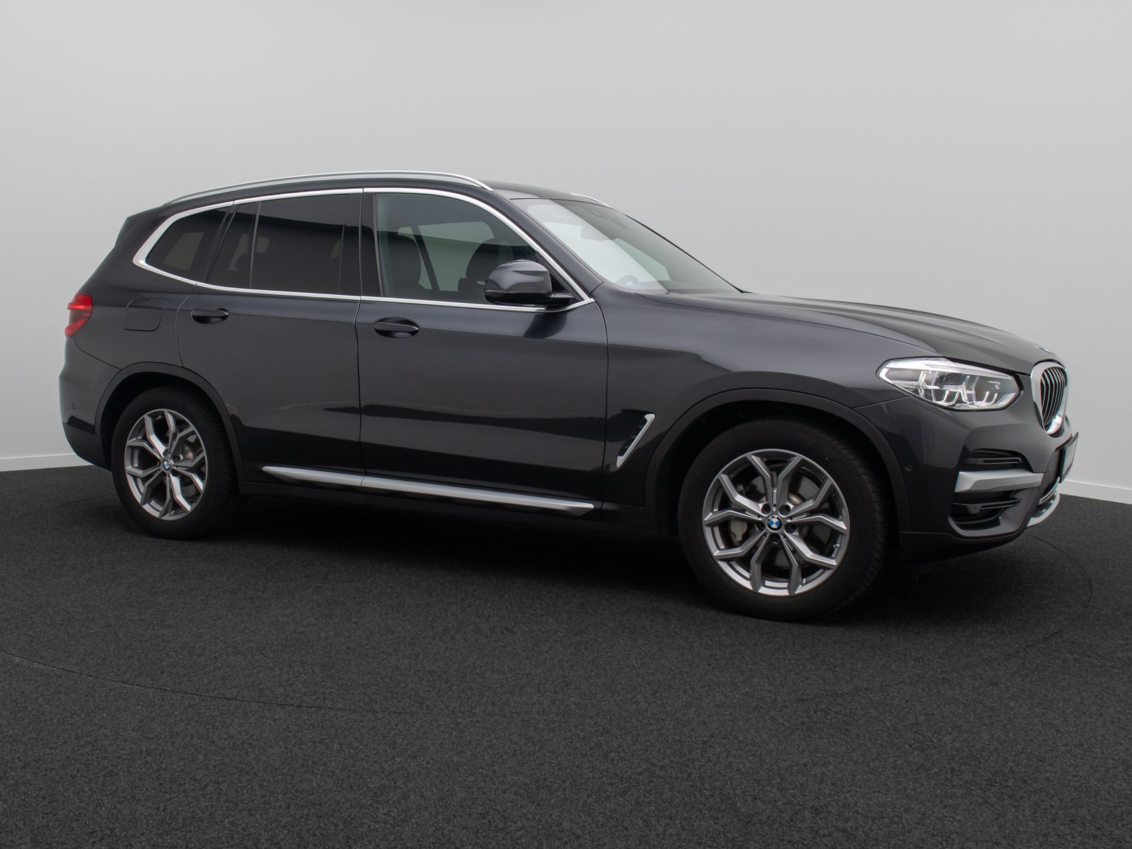 Fahrzeugabbildung BMW X3 xD30e xLine HUD DAB Kamera Alarm HiFi 19Zoll