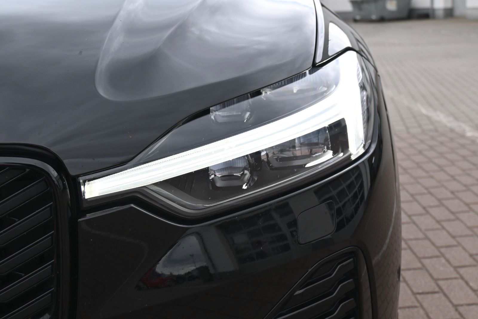 Fahrzeugabbildung Volvo XC60 T8 RC AWD Ultra Dark*LUFT*AHK*ACC*FACELIFT