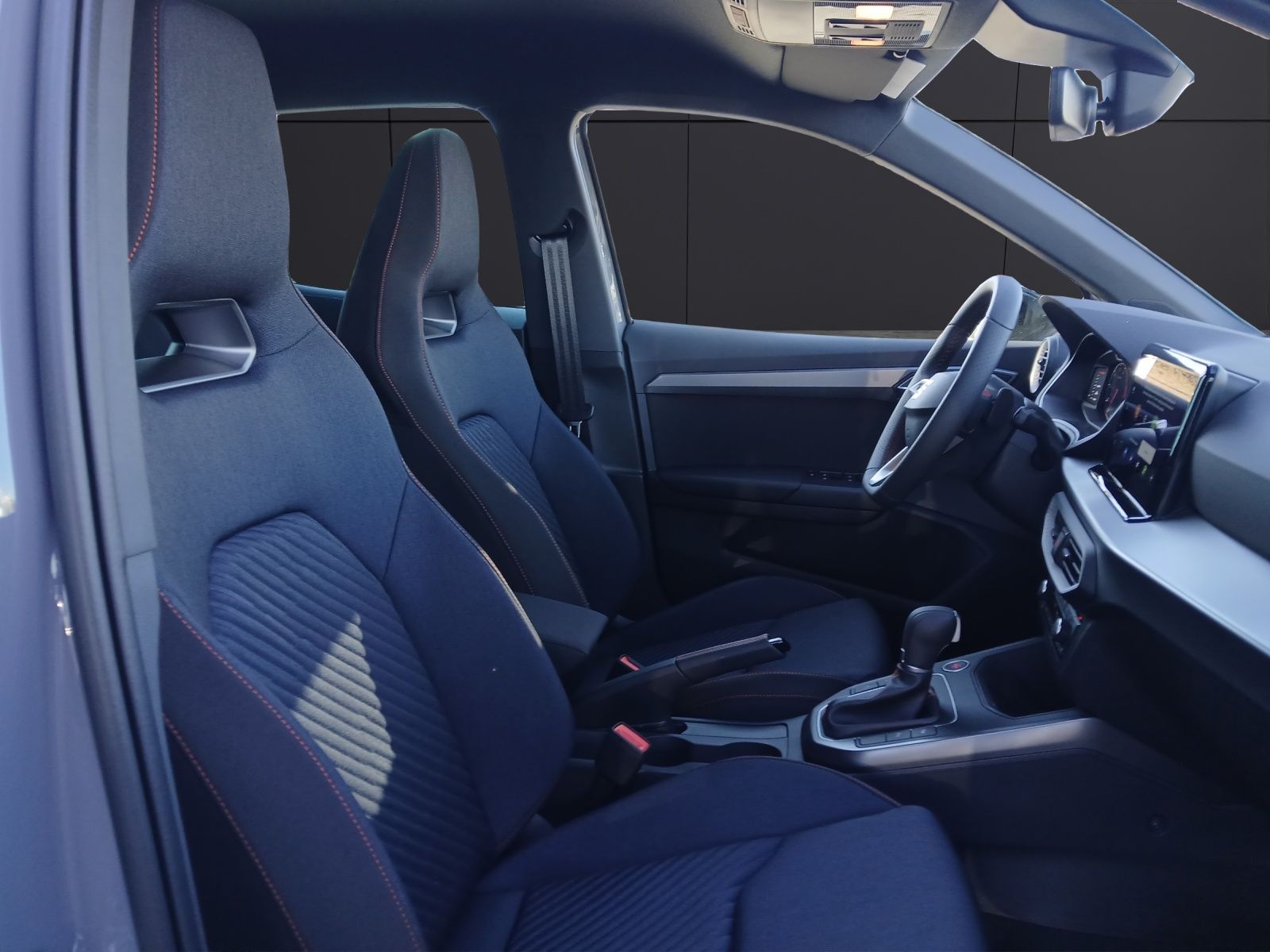 Fahrzeugabbildung SEAT Arona TSI FR Black Edition DSG LED Navi AID ACC
