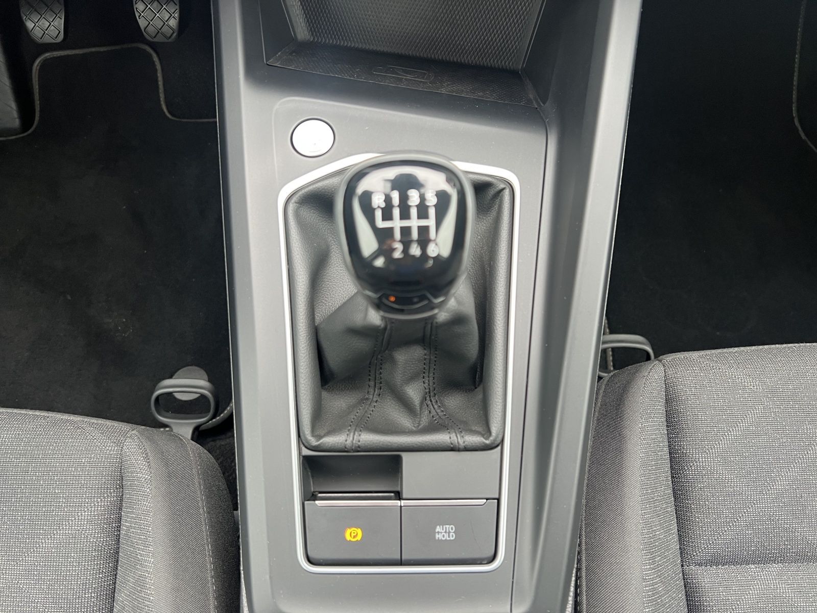 Fahrzeugabbildung Volkswagen Golf VIII Variant TSI Life LED Navi AID ACC PDC