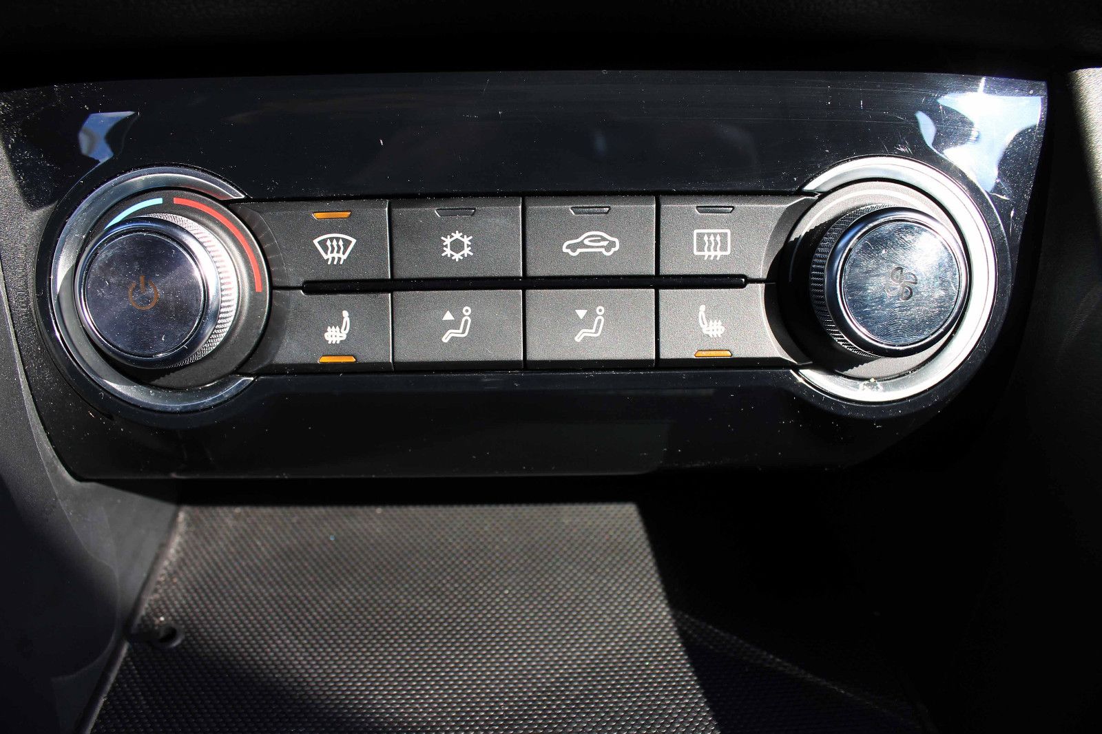 Fahrzeugabbildung MG ZS EV Luxury 5D ACC PANO NAV CarPlay BT SHZ KAM