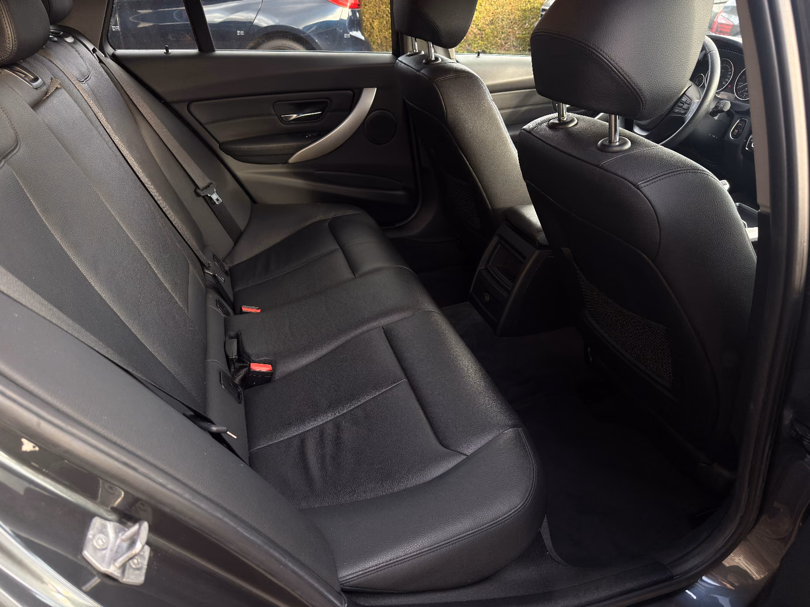 BMW 318i Touring, Aut., LED, Leder, TÜV neu