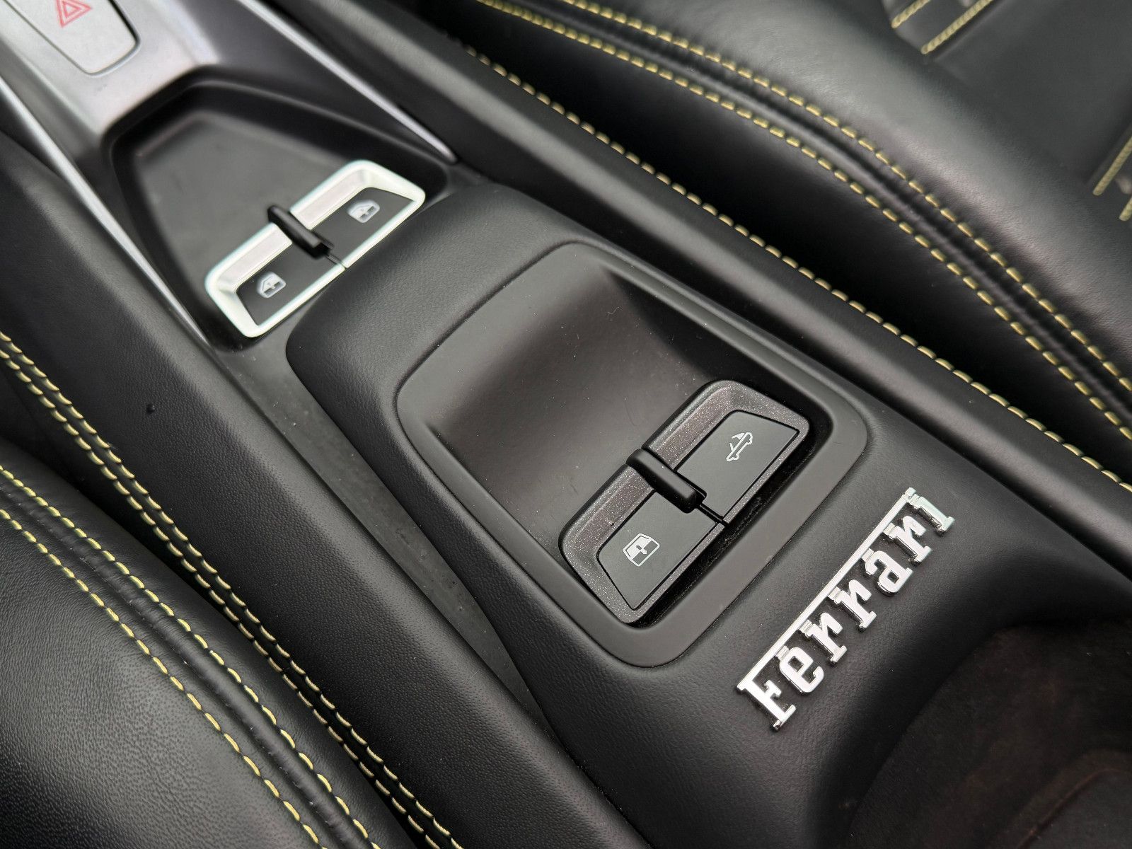 Fahrzeugabbildung Ferrari F8 Spider /LIFT/KAMERA/CARBON-LED-LENK./MEMORY