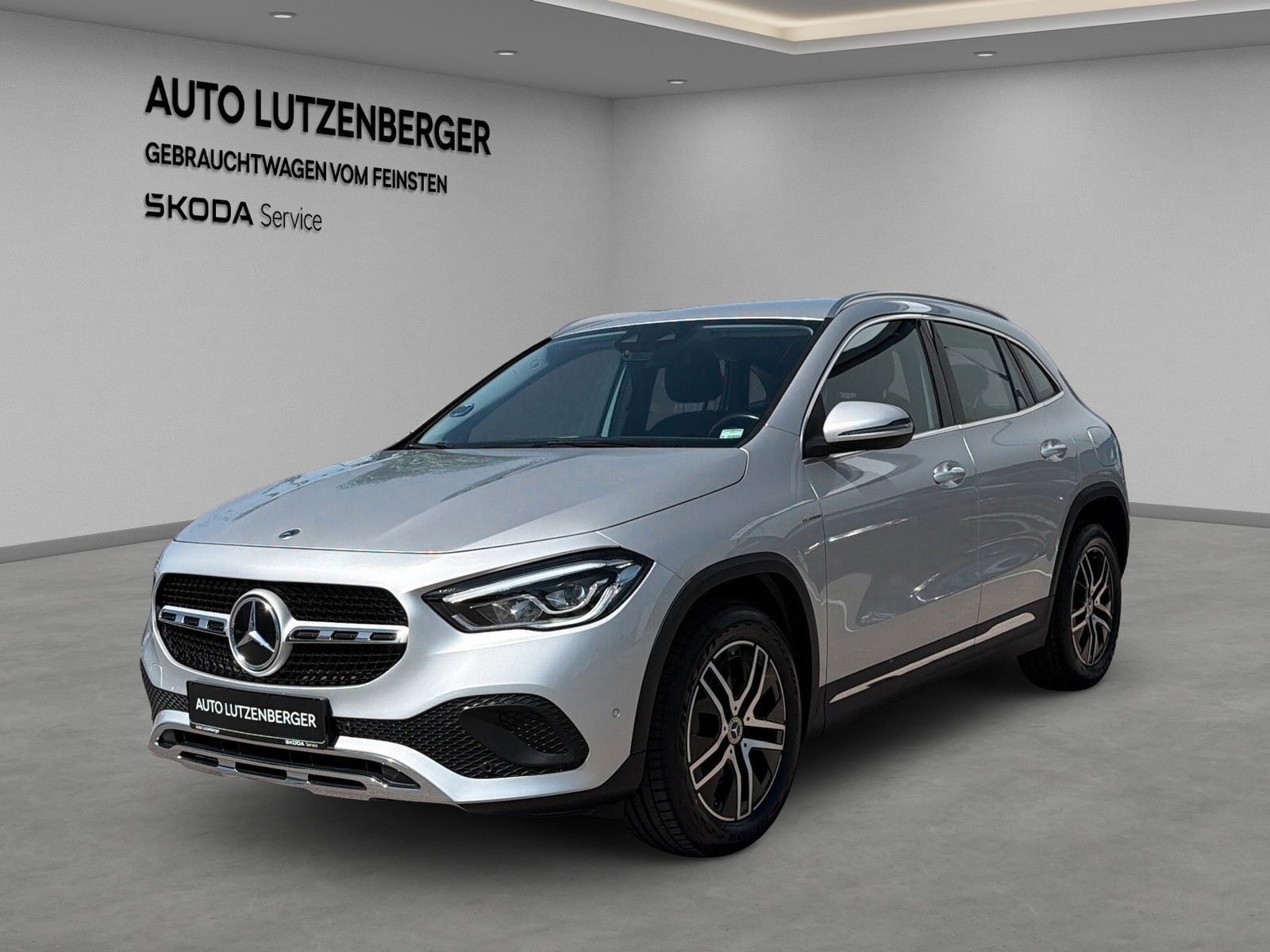 MERCEDES-BENZ GLA 200 Progressive AHK NAVI PARKLENK Standhz