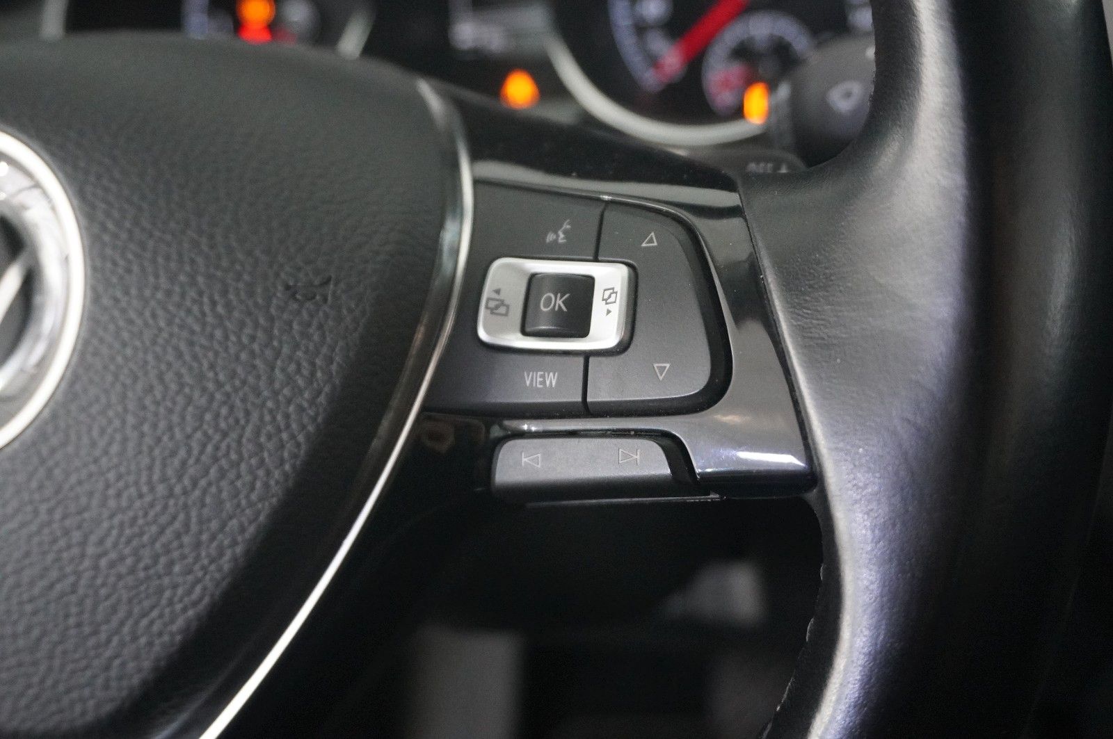 Fahrzeugabbildung Volkswagen Touran 2.0 TDI COMFORTLINE DSG NAVI/SH/ACC/DAB+