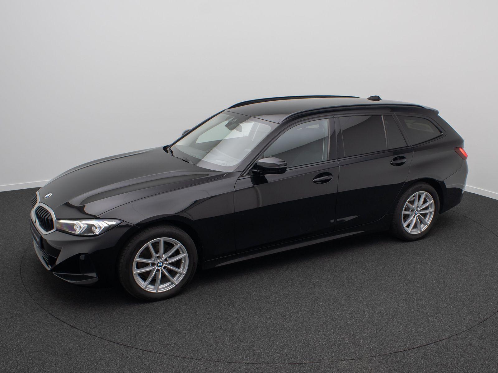 Fahrzeugabbildung BMW 320d CockpitPro PDC GeschwindigReg DAB Sitzhzng