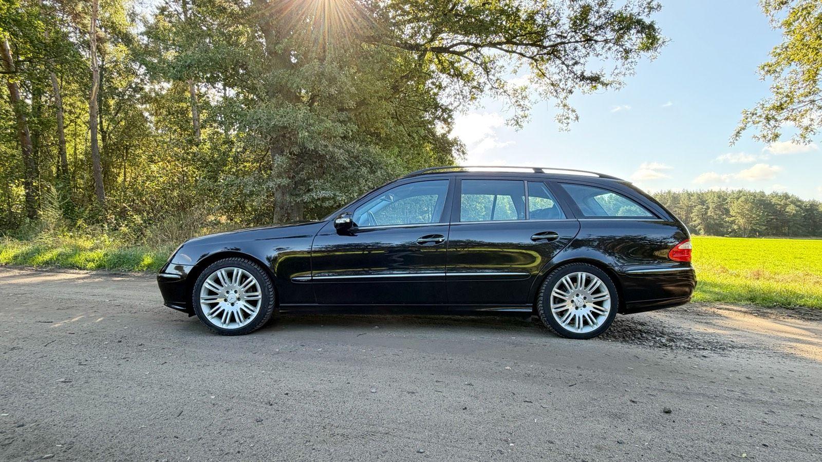 Mercedes-Benz E350 2005 — rear view