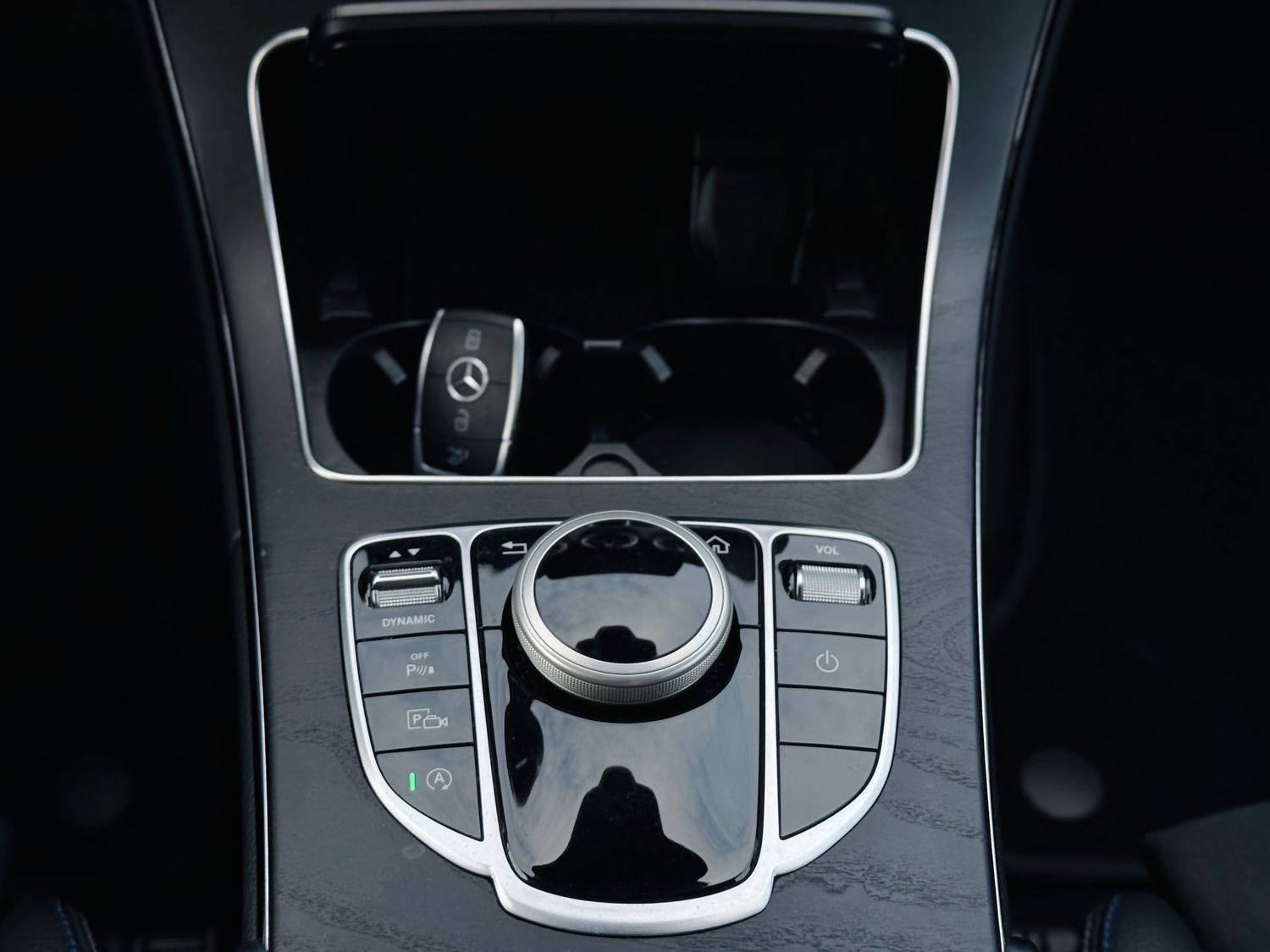Fahrzeugabbildung Mercedes-Benz C 220 T d AMG NIGHT Edition - AHK schw., Distron