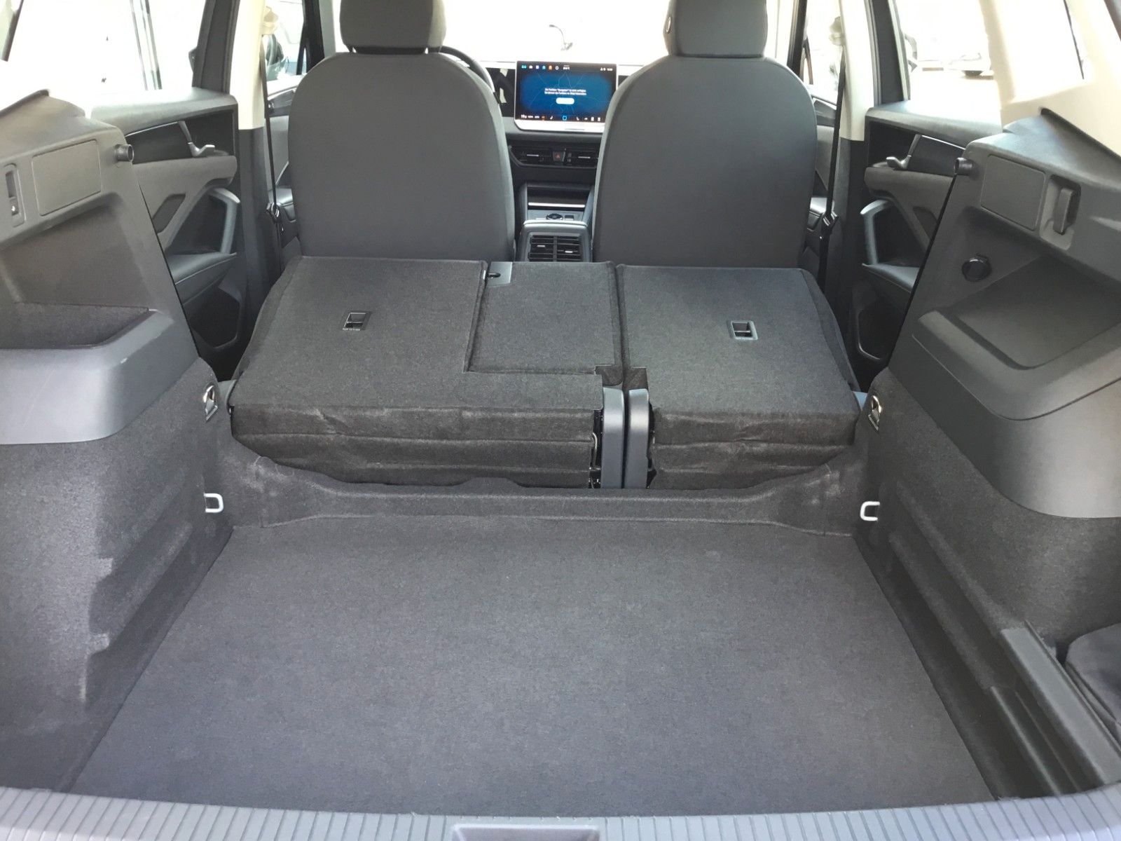 Fahrzeugabbildung Volkswagen Tiguan 1.5 eTSI DSG+AHK+LED+Kamera+Sitzheizung