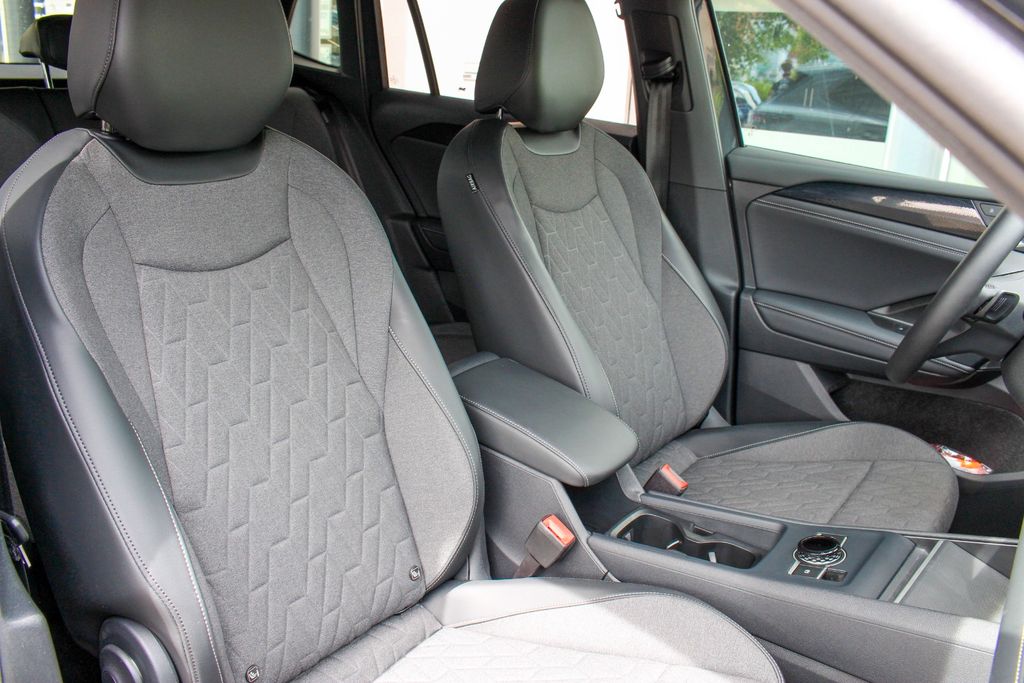 VW Tiguan 2.0 TDI/ IQ.DRIVE/ H&K/ MATRIX/ DISCOVER VW Tiguan 2.0 TDI/ IQ.DRIVE/ H&K/ MATRIX/ DISCOVER