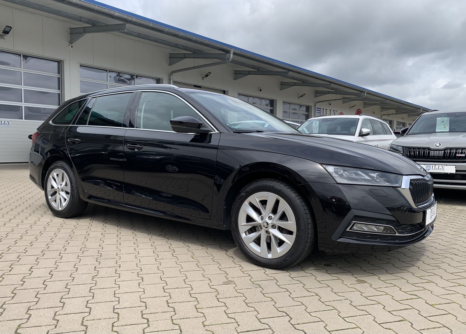 Fahrzeugabbildung SKODA Octavia 2.0 TDI*First Edition*Leder*AHK*HeadUp*