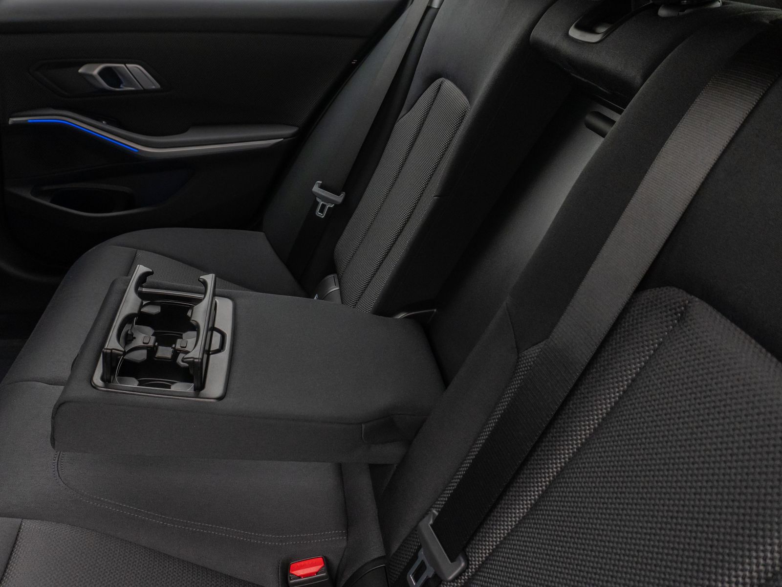 Fahrzeugabbildung BMW 320i CockPit+ DAB PDC LED Lordos Sitzhzg Komfort