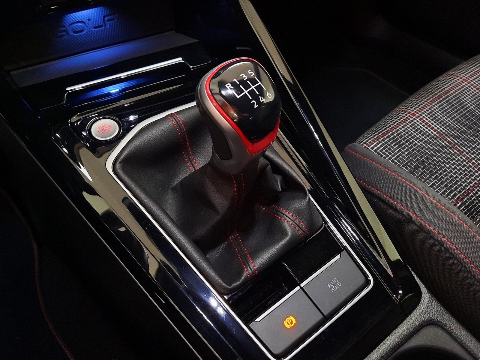 Fahrzeugabbildung Volkswagen Golf GTI *LED*PDC*Sitzhzg*App*ACC*DAB*LaneAssist