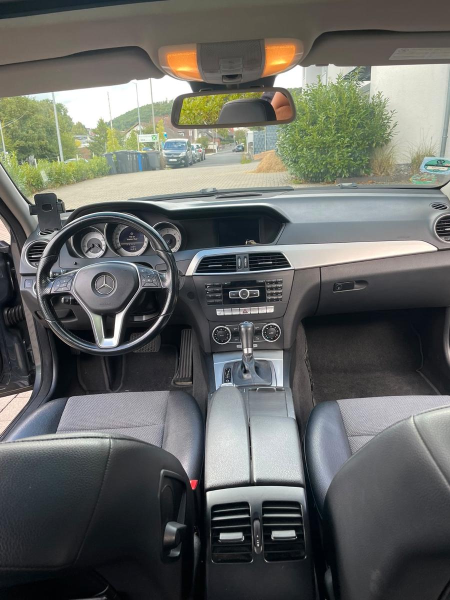 Mercedes-Benz C220 2013 — photo 14