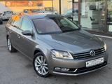 Volkswagen Passat Highline 1.8TSI*DSG*NAVI*LEDER*LED*1 HAND - Volkswagen Passat aus 2012