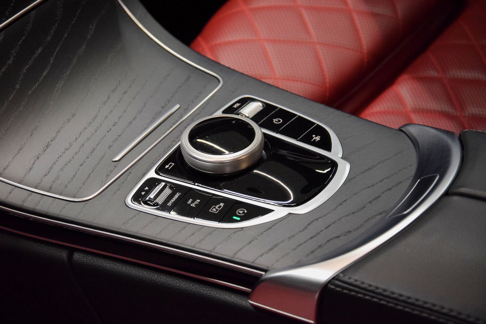 Fahrzeugabbildung Mercedes-Benz C300 4MATIC Coupé AMG LED Rotes Leder 1.Hnd 360°