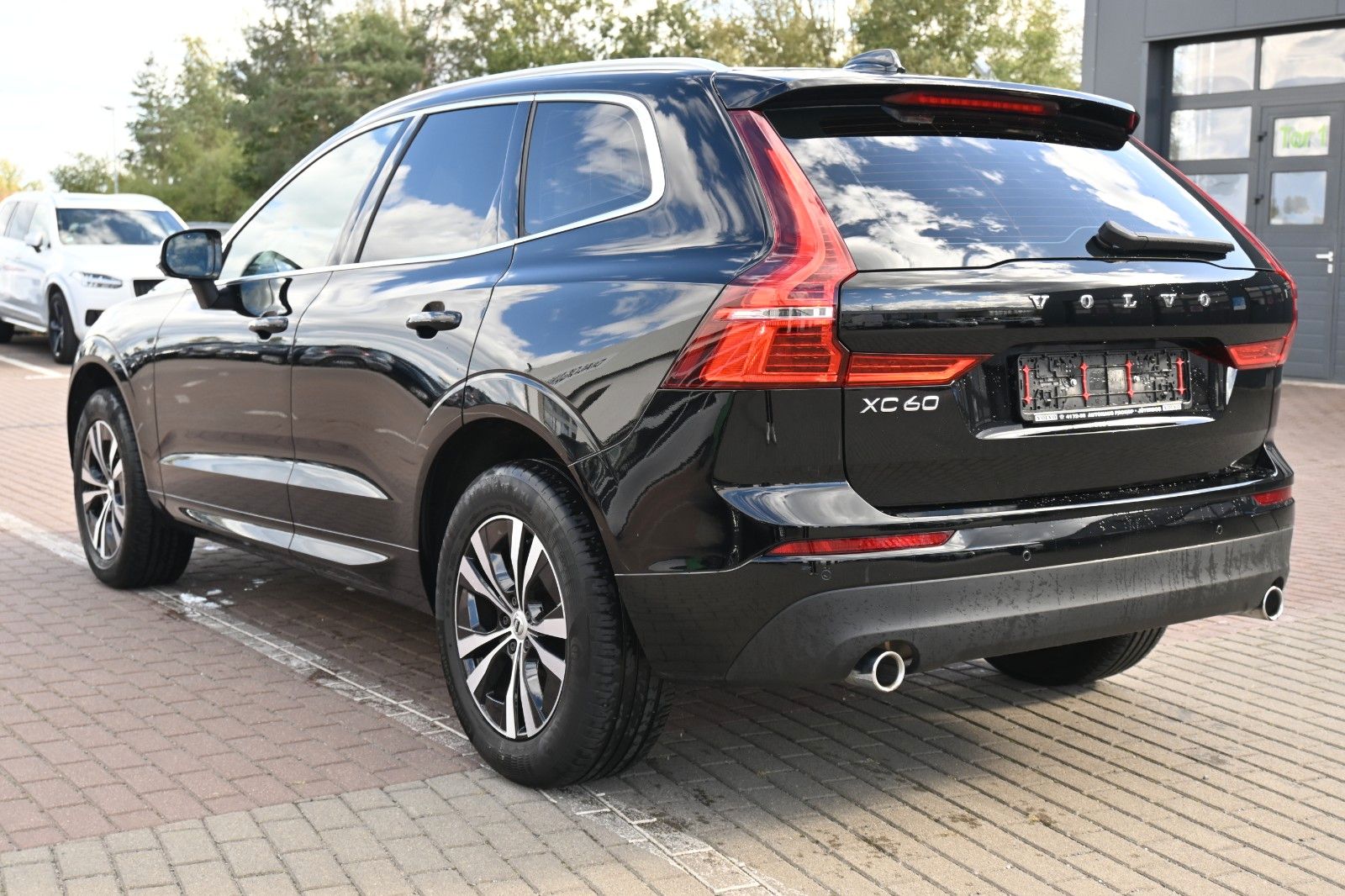 Fahrzeugabbildung Volvo XC60 Momentum Pro FWD *NAV*TEMPO*LED*RFK*