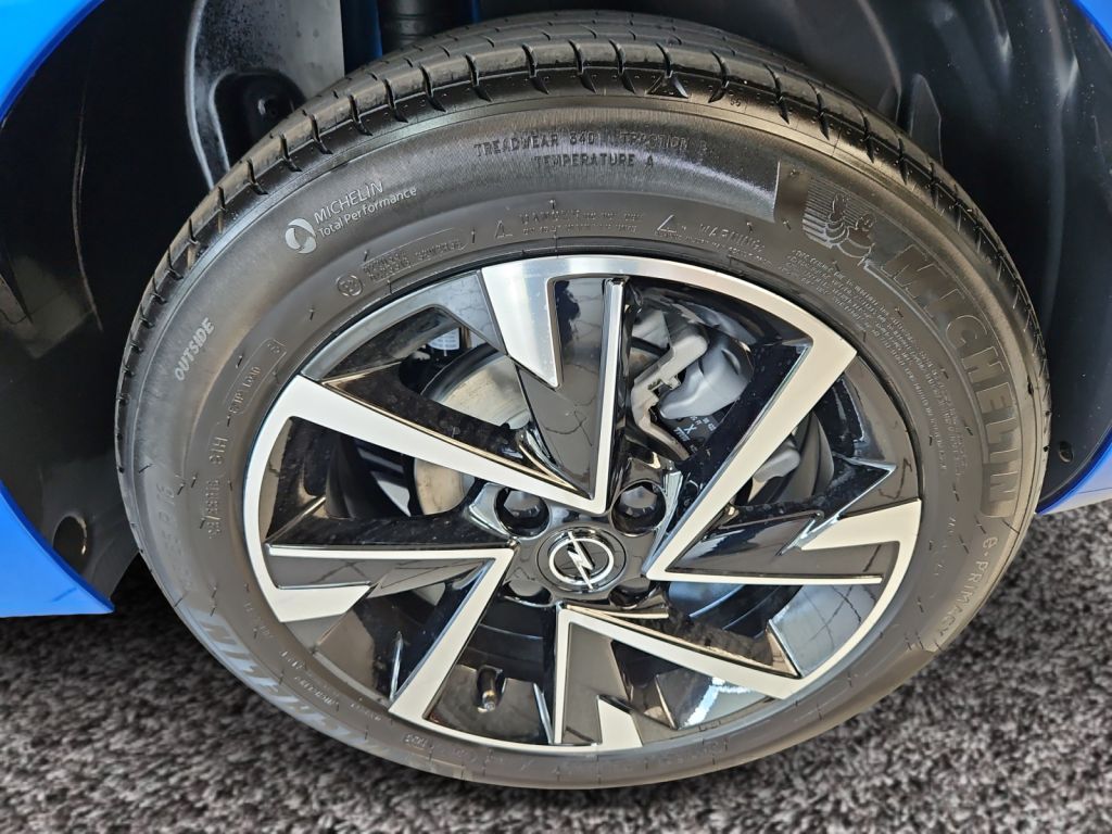 Fahrzeugabbildung Opel Corsa 1.2 Direct Injection Turbo Hybrid 48V YES