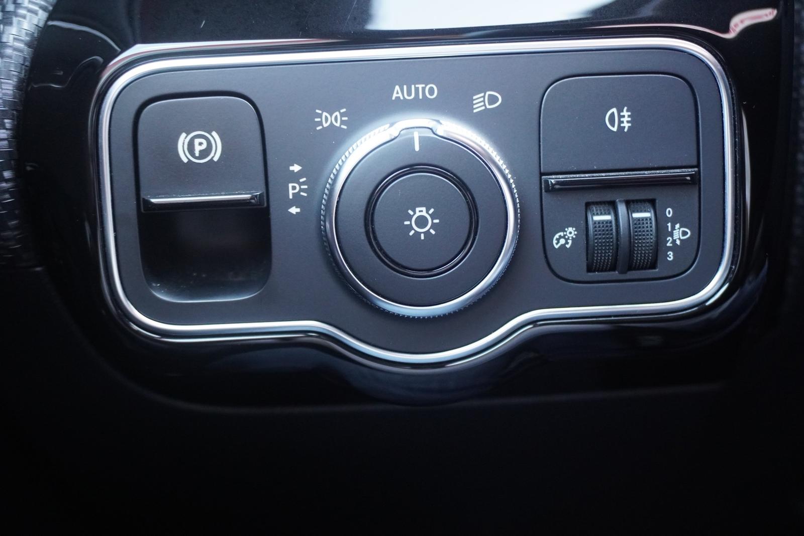 Mercedes-Benz A200 Progressive Navi Panorama Android Apple PDC