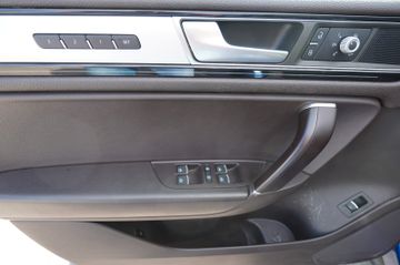Volkswagen Touareg - 11