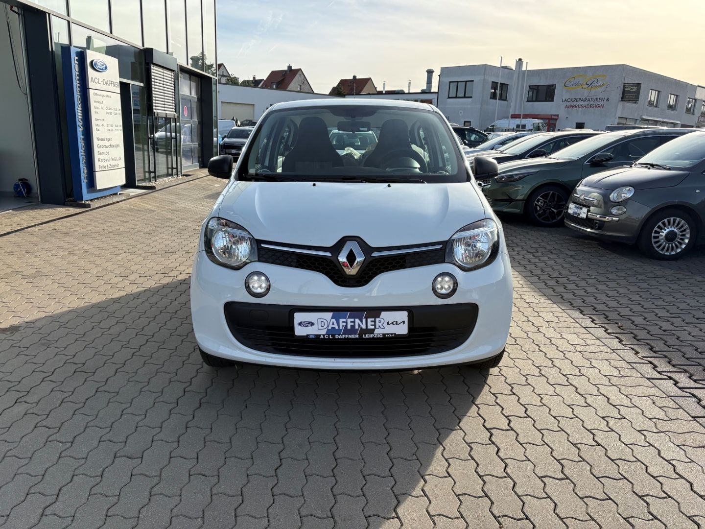 Fahrzeugabbildung Renault Twingo Life Bluetooth Tel.-Vorb. Berganfahrass.