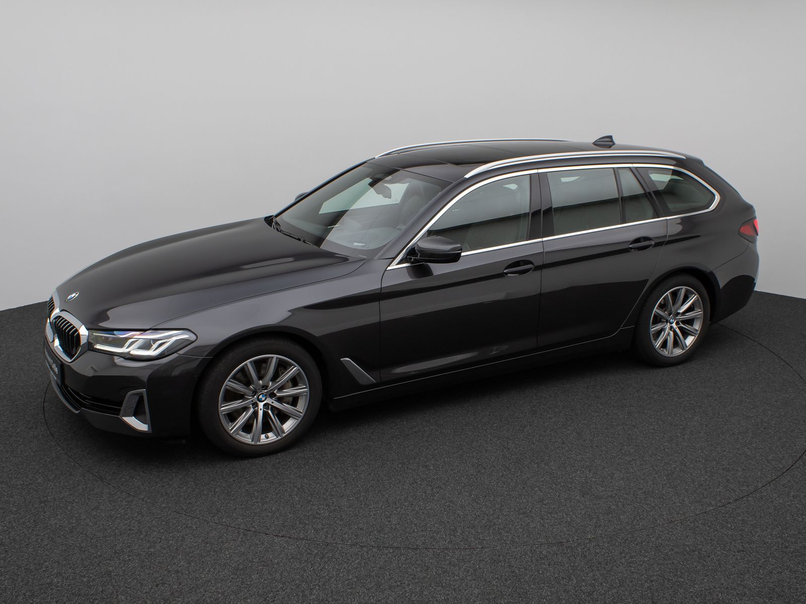 Fahrzeugabbildung BMW 530d xD LuxuryLine Panoram Kamera Laser HUD HiFi