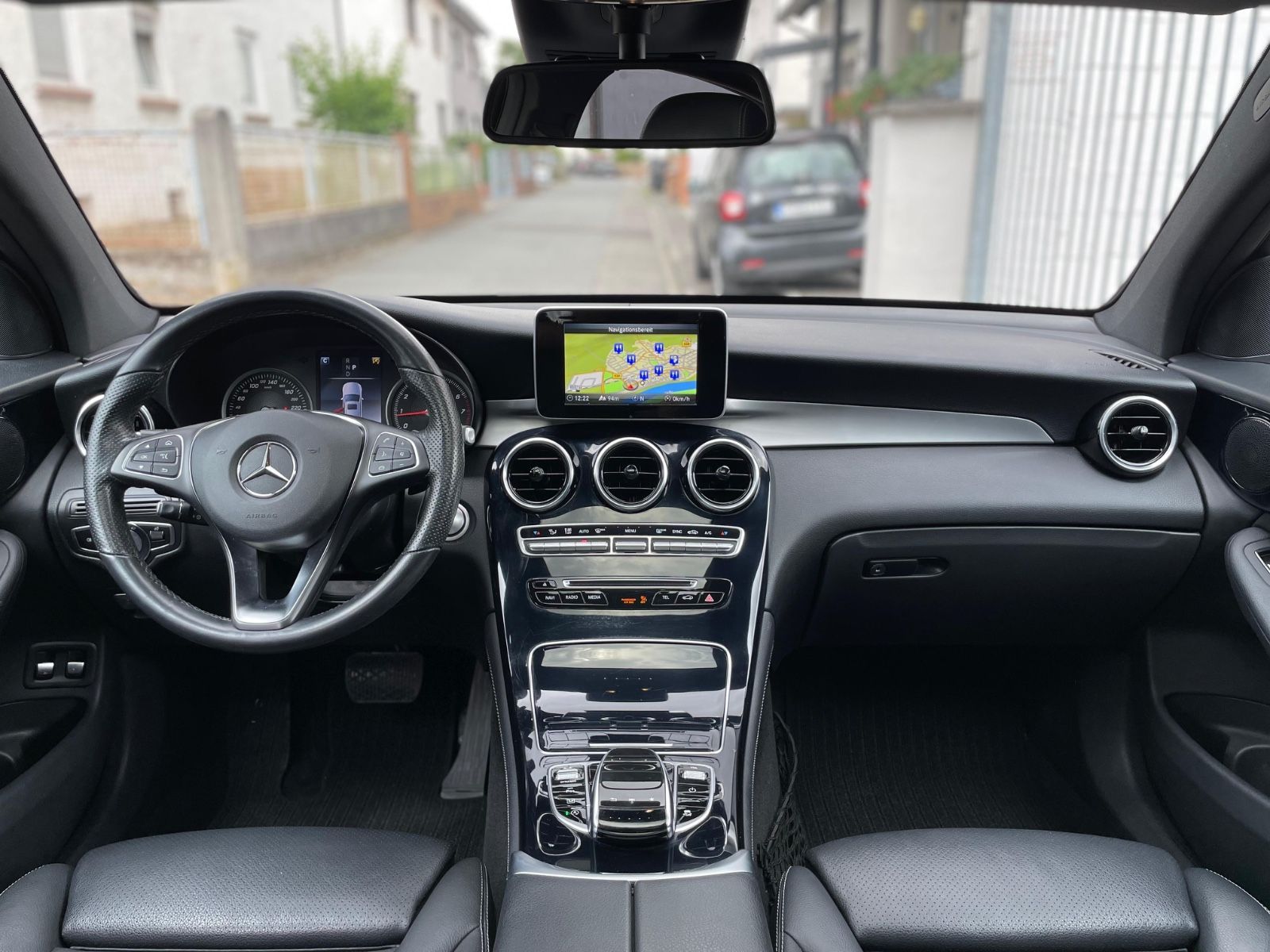 Fahrzeugabbildung Mercedes-Benz GLC 300 Coupe 4-Matic |Leder|Navi|Kamera|20"|AHK
