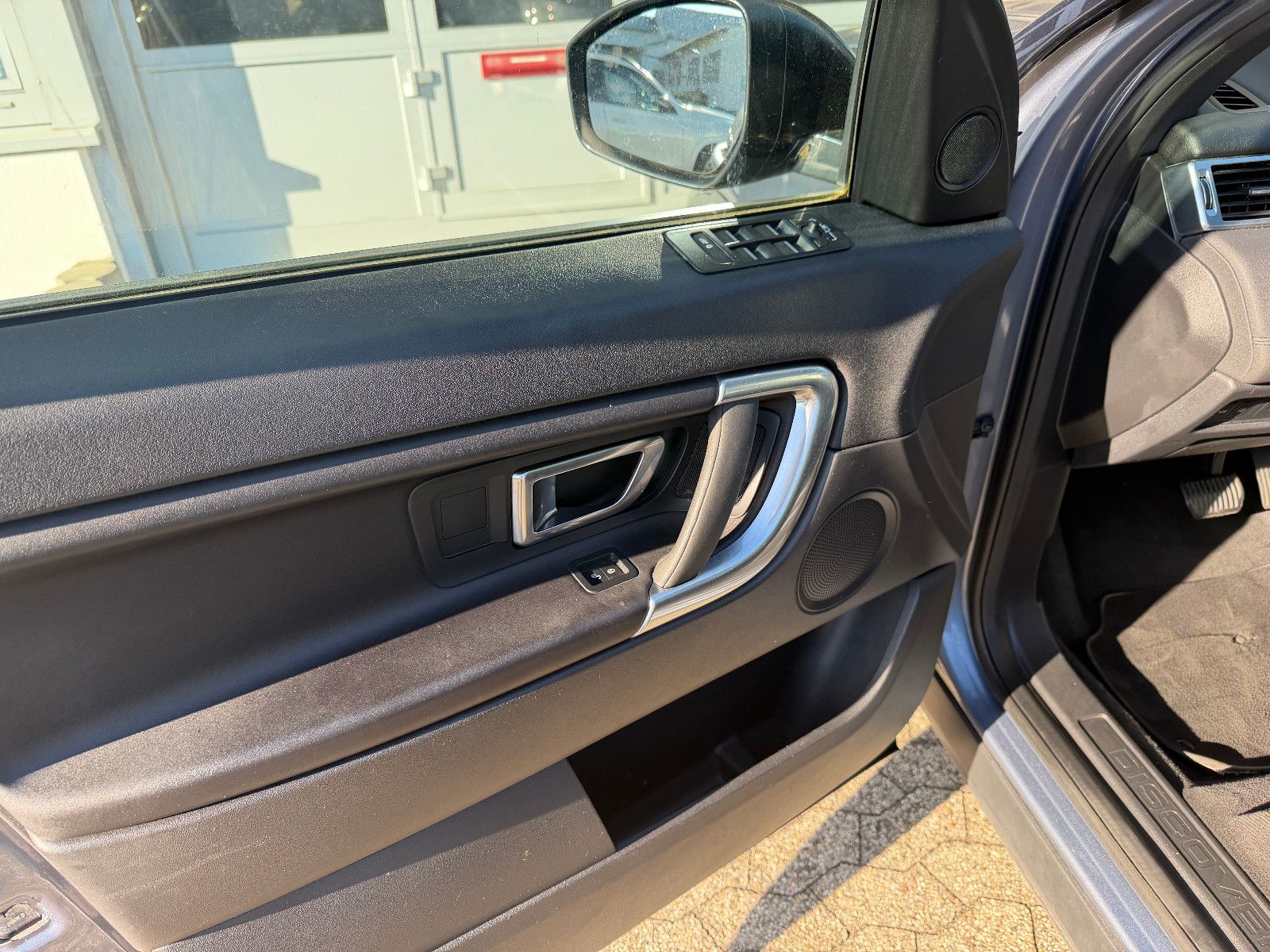 Fahrzeugabbildung Land Rover Discovery Sport SE AWD/PANO/ACC/NAVI/KAMERA/SHZ