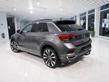 Volkswagen T-Roc R-Line - Volkswagen T-Roc mit Benzin-Antrieb: Grau, Geländewagen