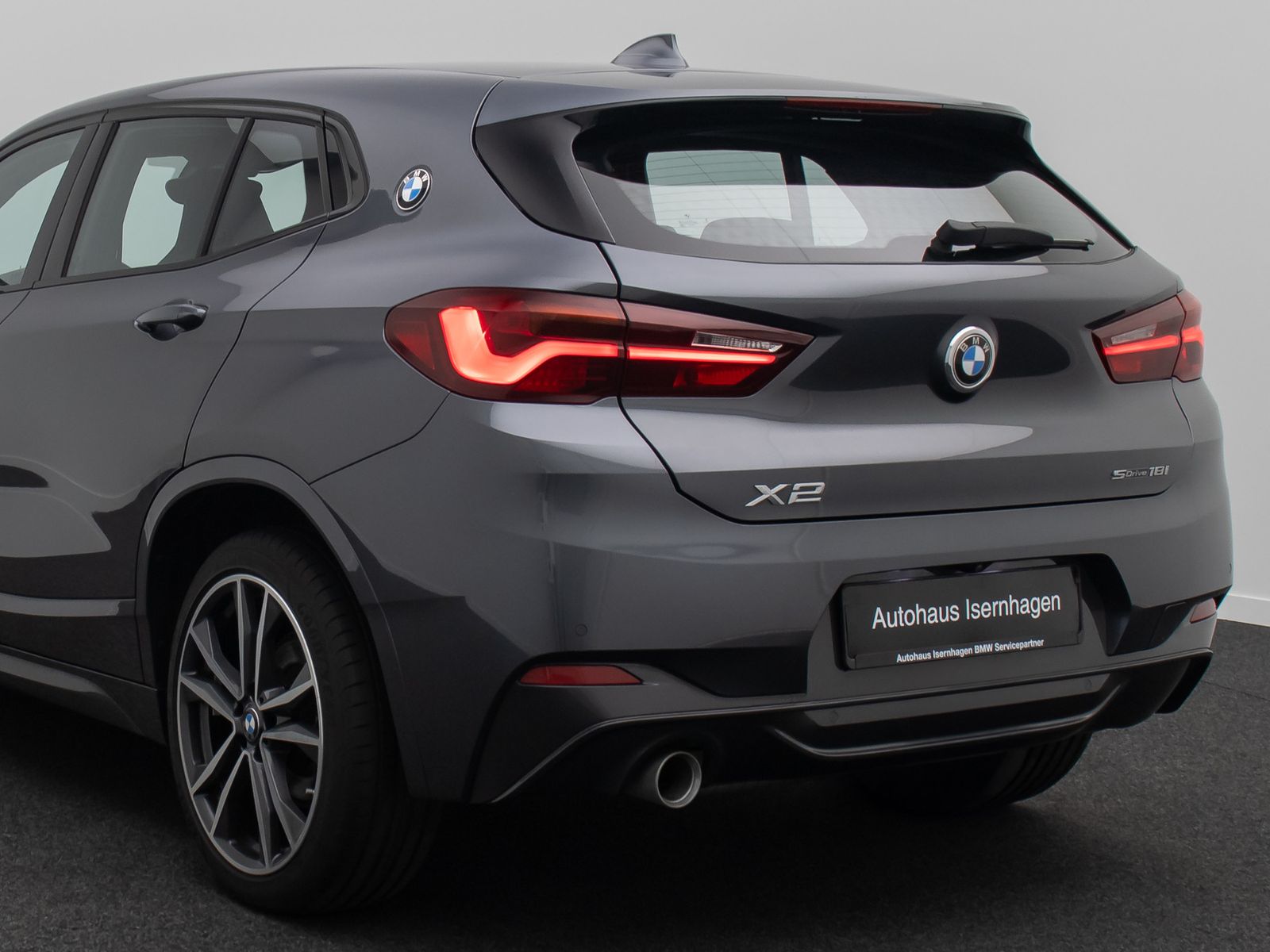 Fahrzeugabbildung BMW X2 sD18i M Sport AHK Kamera GeschwindiReg 19Zoll