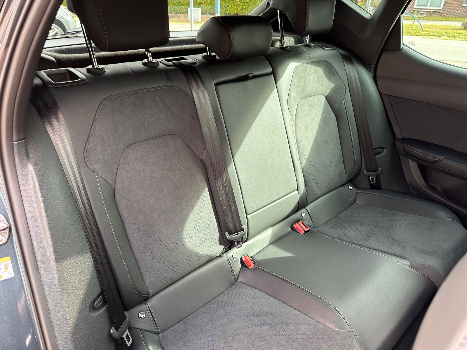 Fahrzeugabbildung CUPRA Leon VZ 2.0 TSI Pano/ACC/APP/LED/RFK/PDC/SHZG