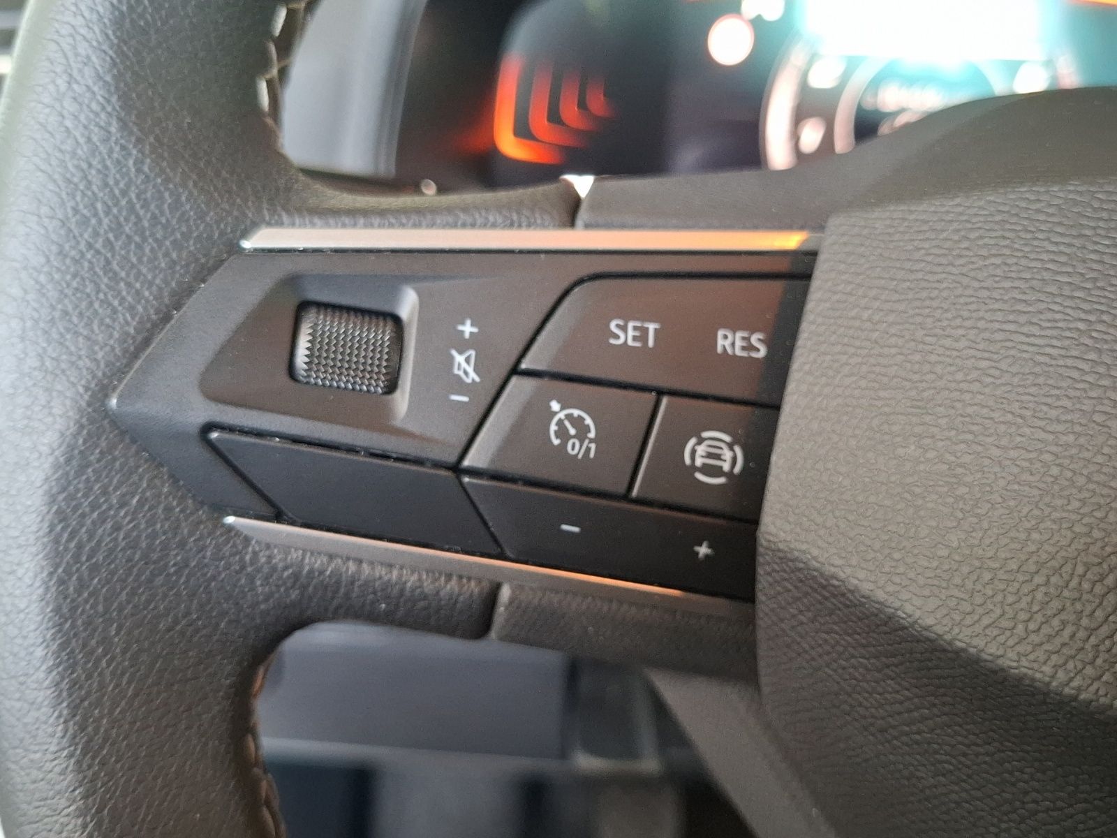 Fahrzeugabbildung SEAT Arona TSI Style LED Navi RFK SHZ GRA APP